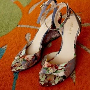 Nine West Kadir Floral Wedges